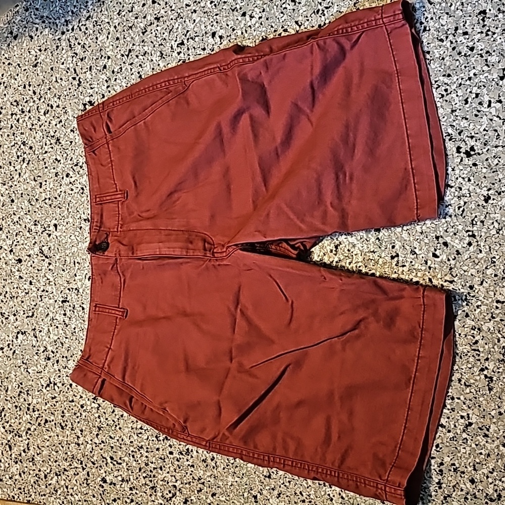 Old Navy 100% Cotton Flat front Khaki Shorts. Size 34. 9" inseam. Rust color.